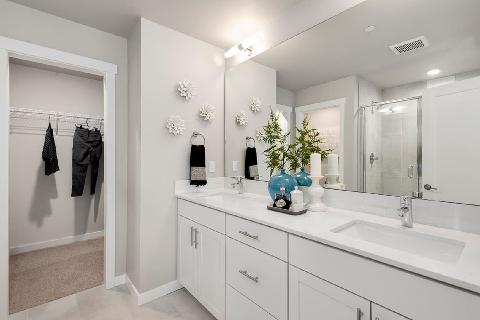 4 Bedroom townhome on greenbelt | 2 Car Garage and Driveway 14 of 19