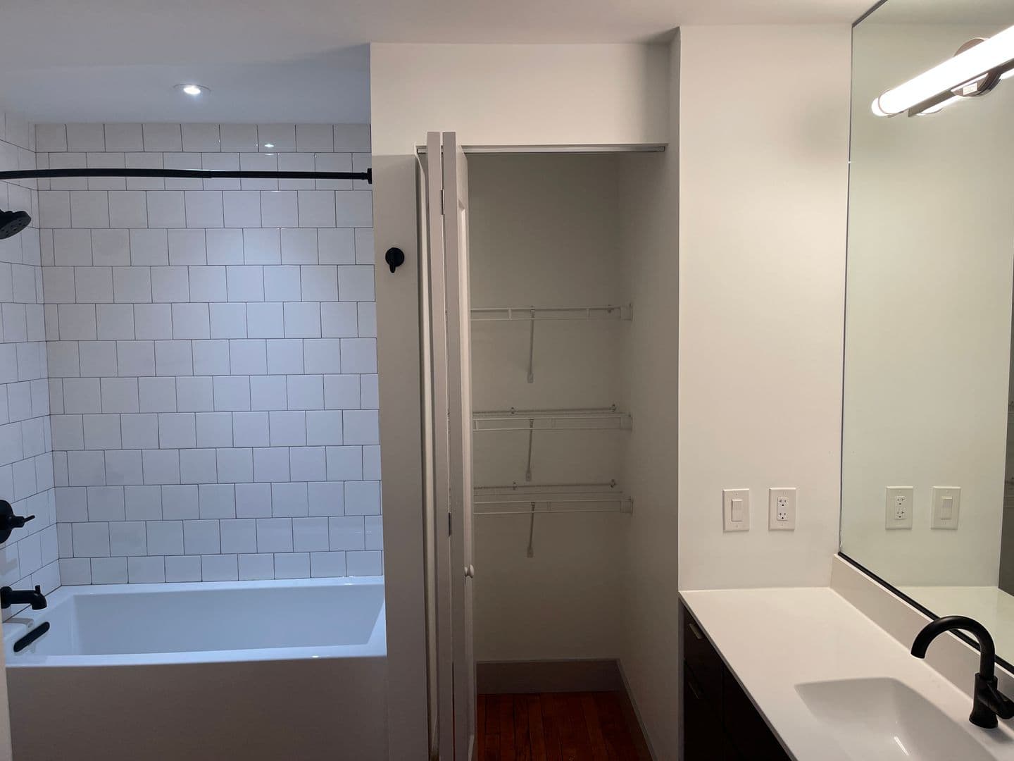 Laros Lofts - Residential 3 of 4