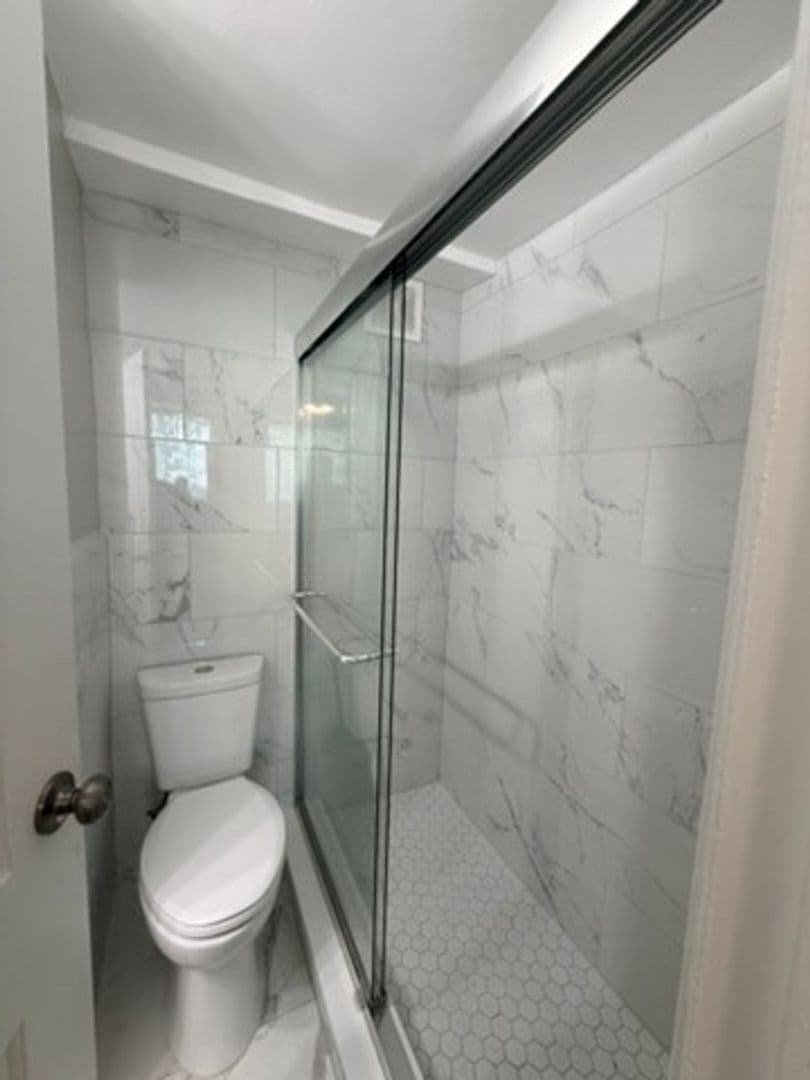 5323 Connecticut LLC (Chevy Chase Towers) 7 of 11