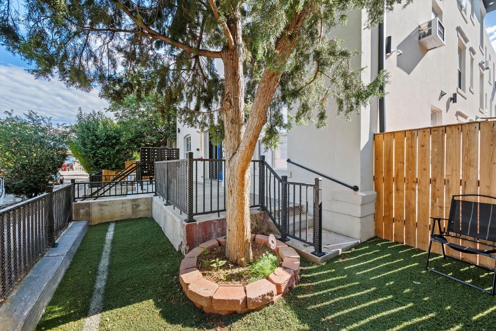 1440 N Clarkson St 3 of 14