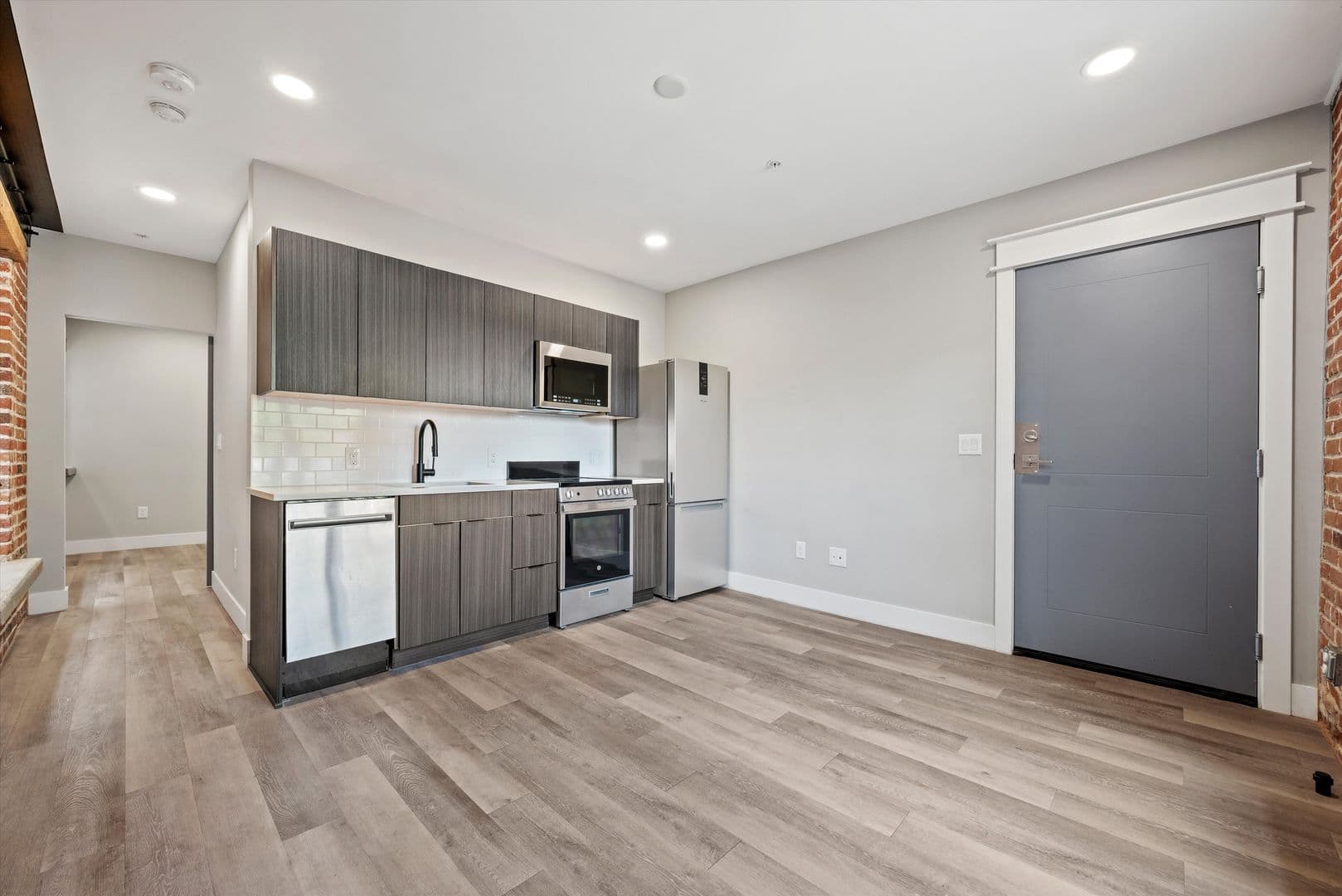 1440 N Clarkson St 5 of 15