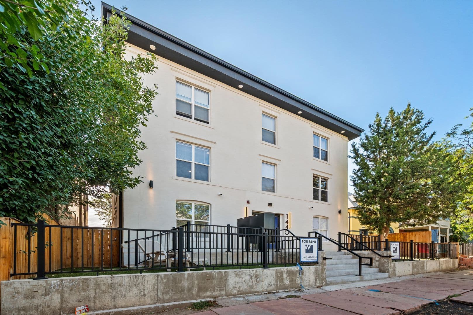 1440 N Clarkson St 2 of 14