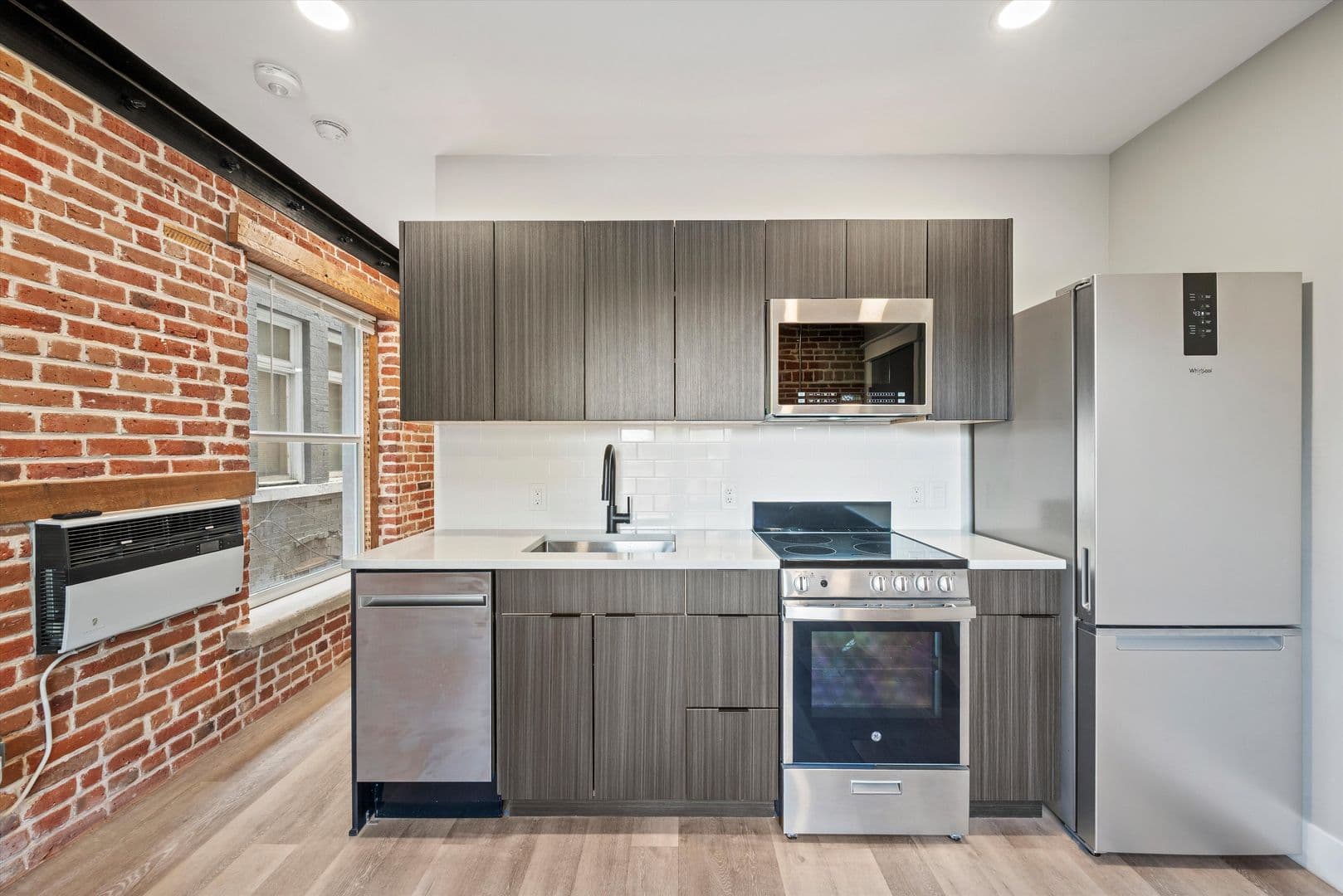 1440 N Clarkson St 8 of 15