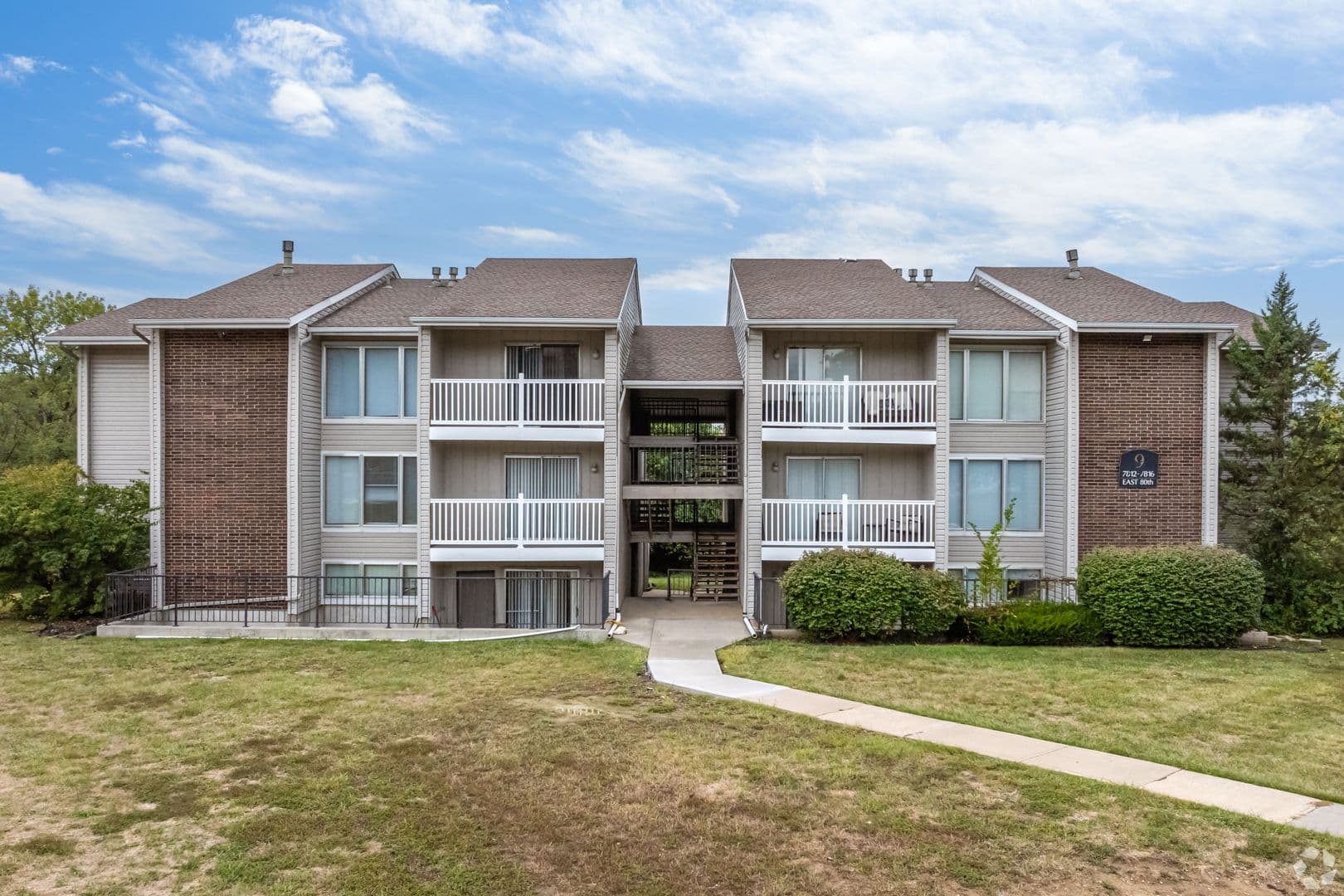 Emerald Hills Apartments 32 of 56
