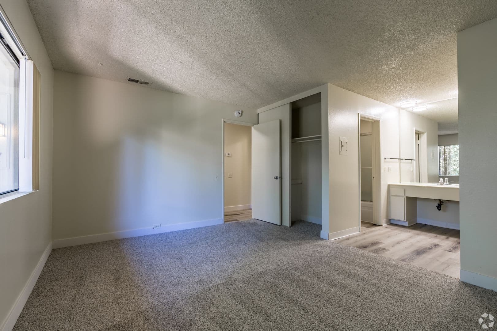 Governors Square Apartments 14 of 114