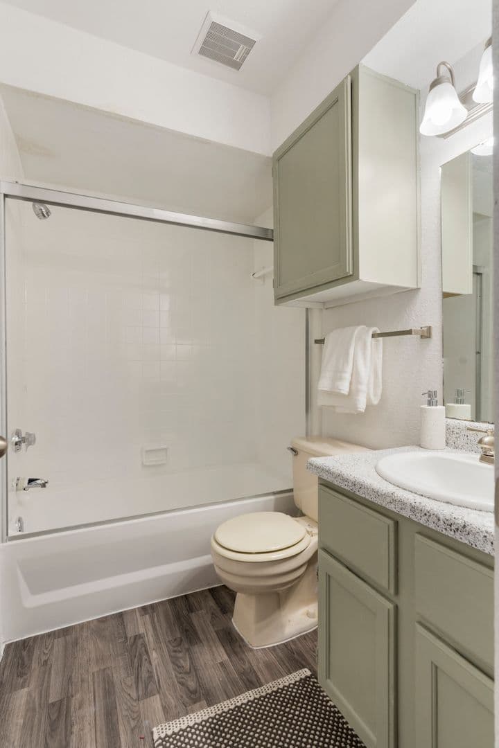 Hampton Woods Apartments 14 of 22