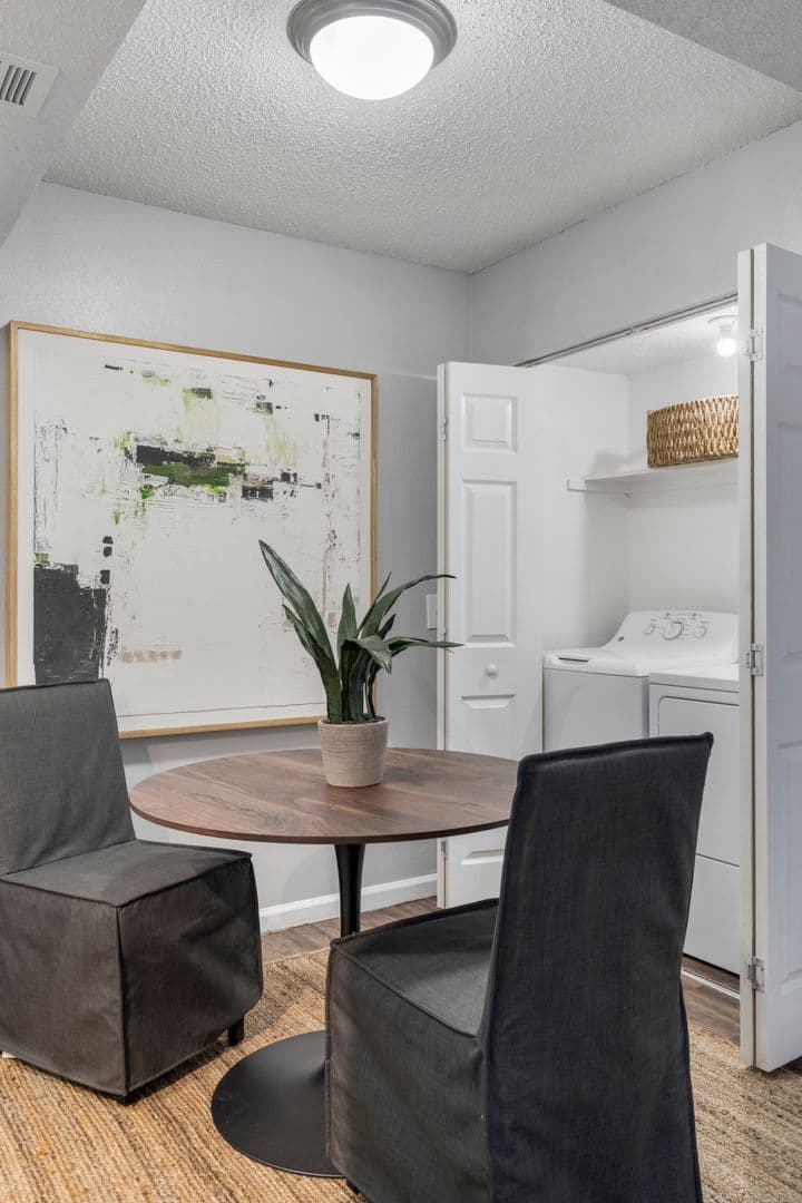 Post Oak Apartments 5 of 27