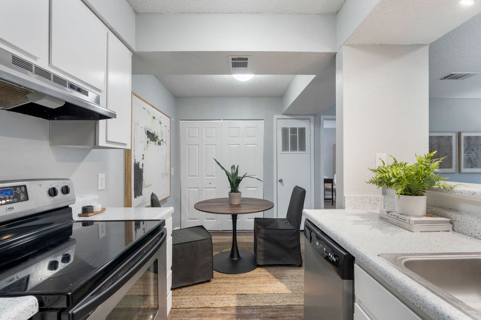 Post Oak Apartments 10 of 28