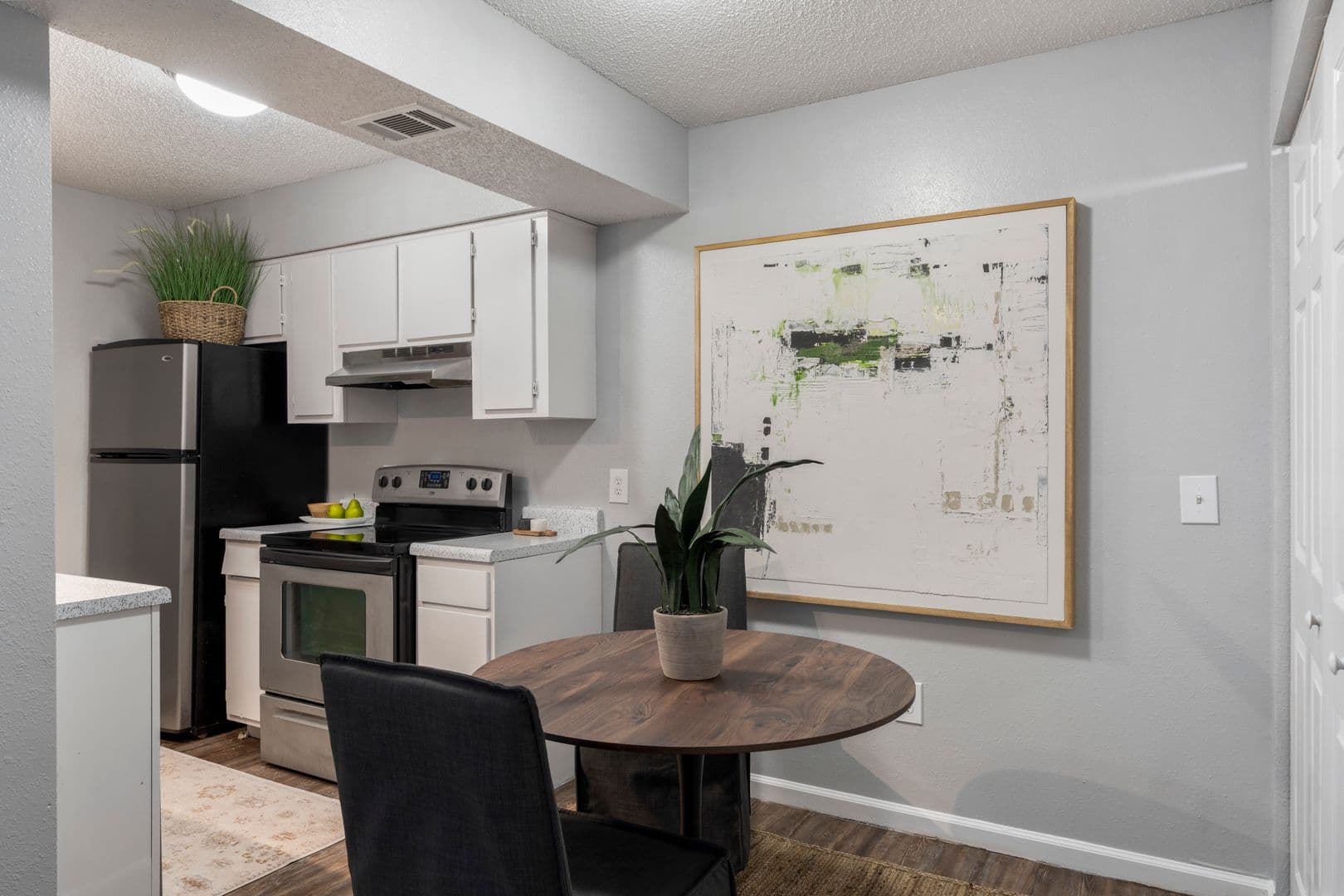 Post Oak Apartments 5 of 25