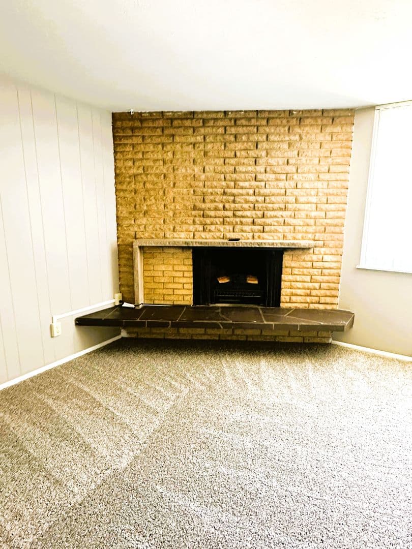 Twin Dolphins 8 of 20