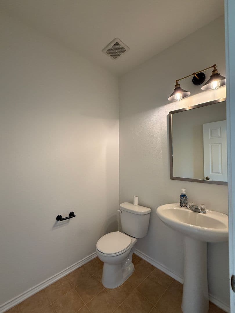 Annette's - 2250 Howry Dr - GTX 20 of 41