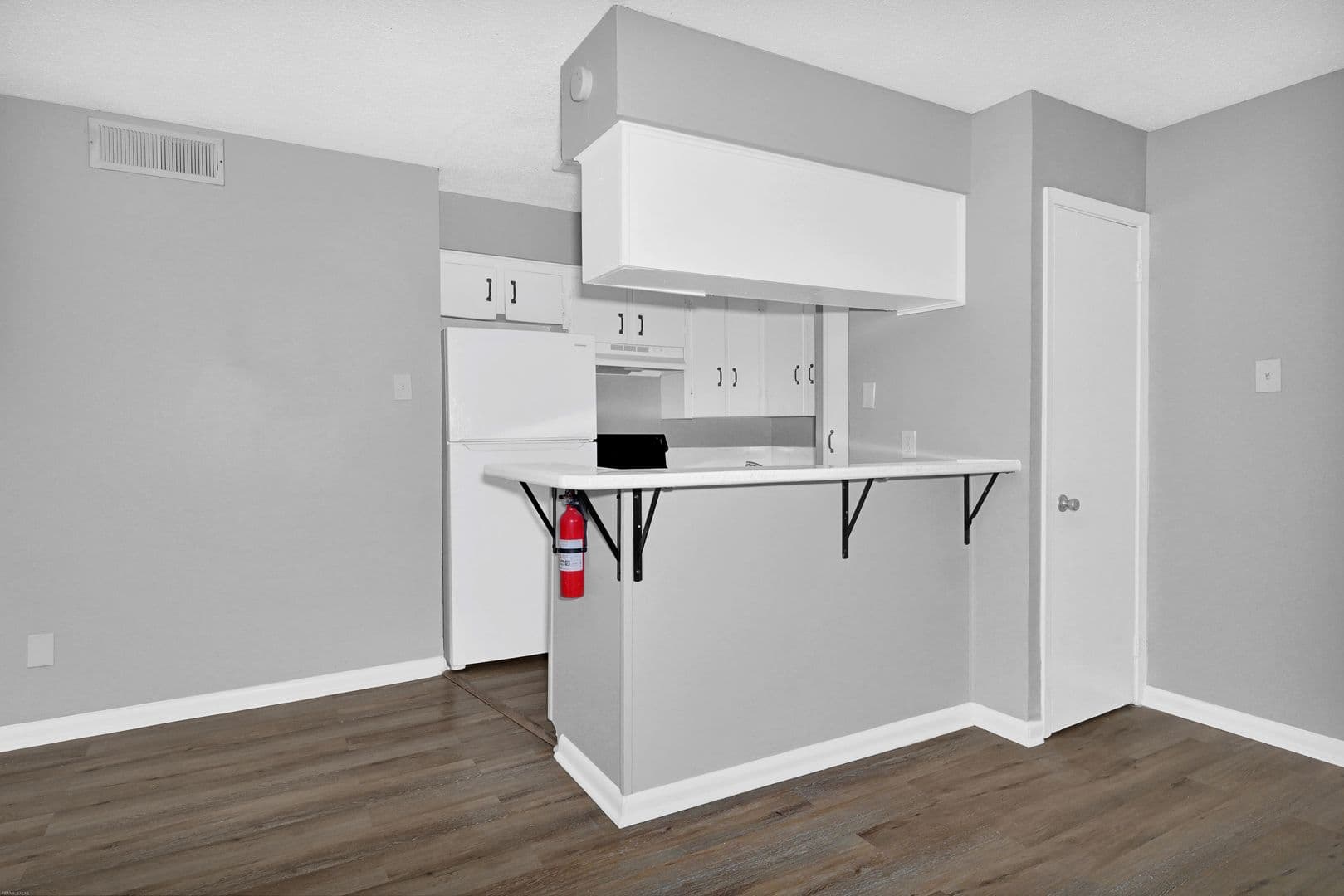 Carolyn Court Apartments 9 of 12