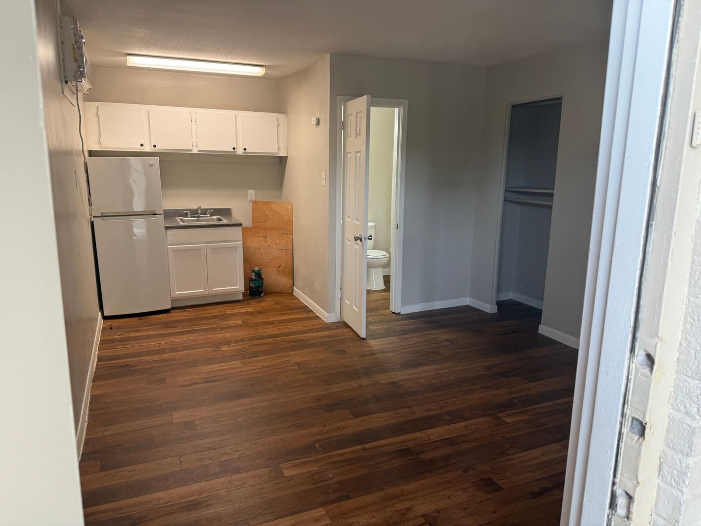 Carolyn Court Apartments 4 of 6
