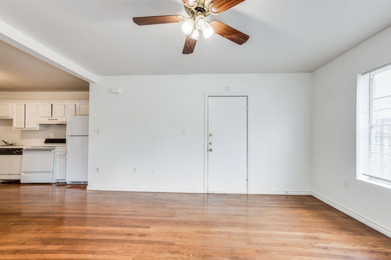 Discover Your Oasis in the Heart of Montrose 5 of 8