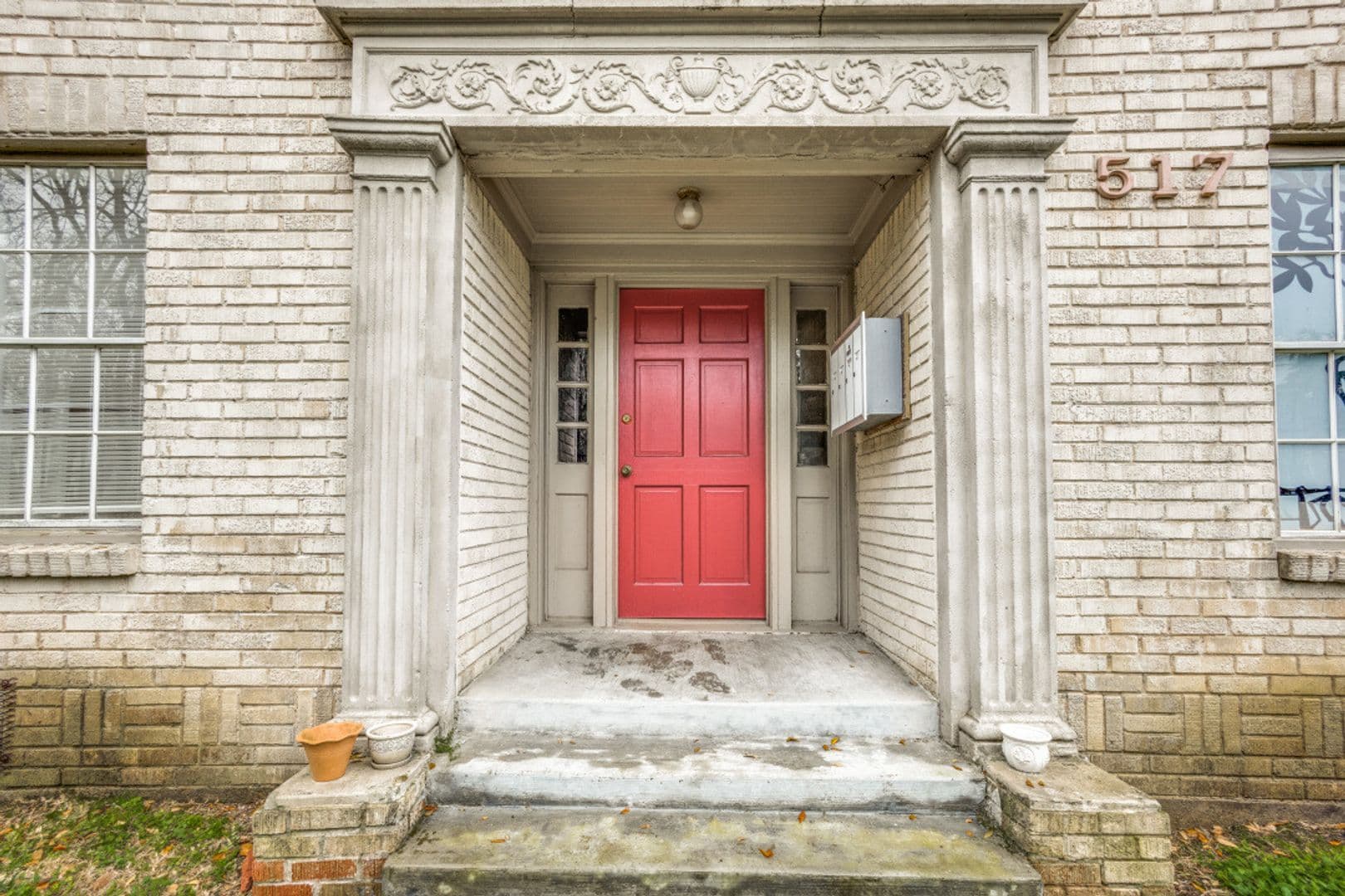 Discover Your Oasis in the Heart of Montrose 2 of 8