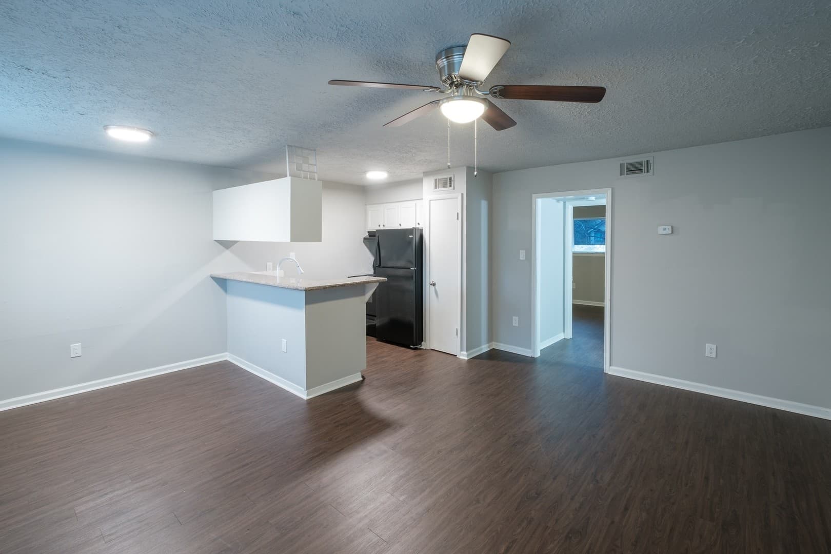 Beautiful 1/1 just minutes from downtown, UH, and the medical center 9 of 10