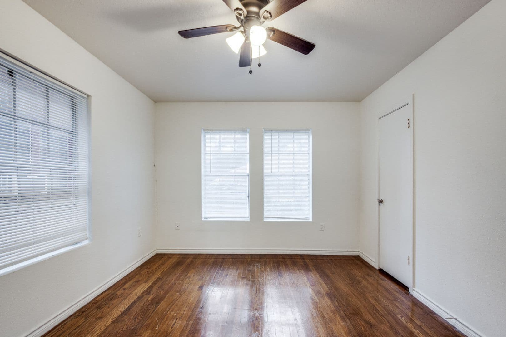 Discover Your Oasis in the Heart of Montrose! 10 of 12