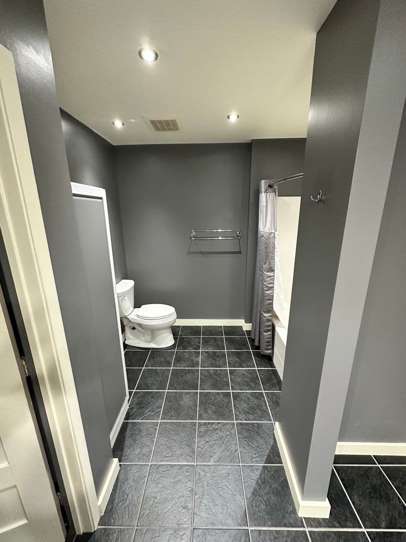 315 W Riverside Ave #305 8 of 12