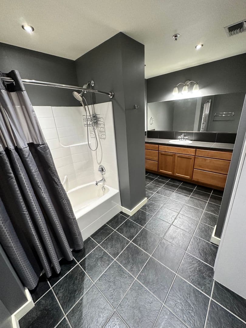 315 W Riverside Ave #305 9 of 12