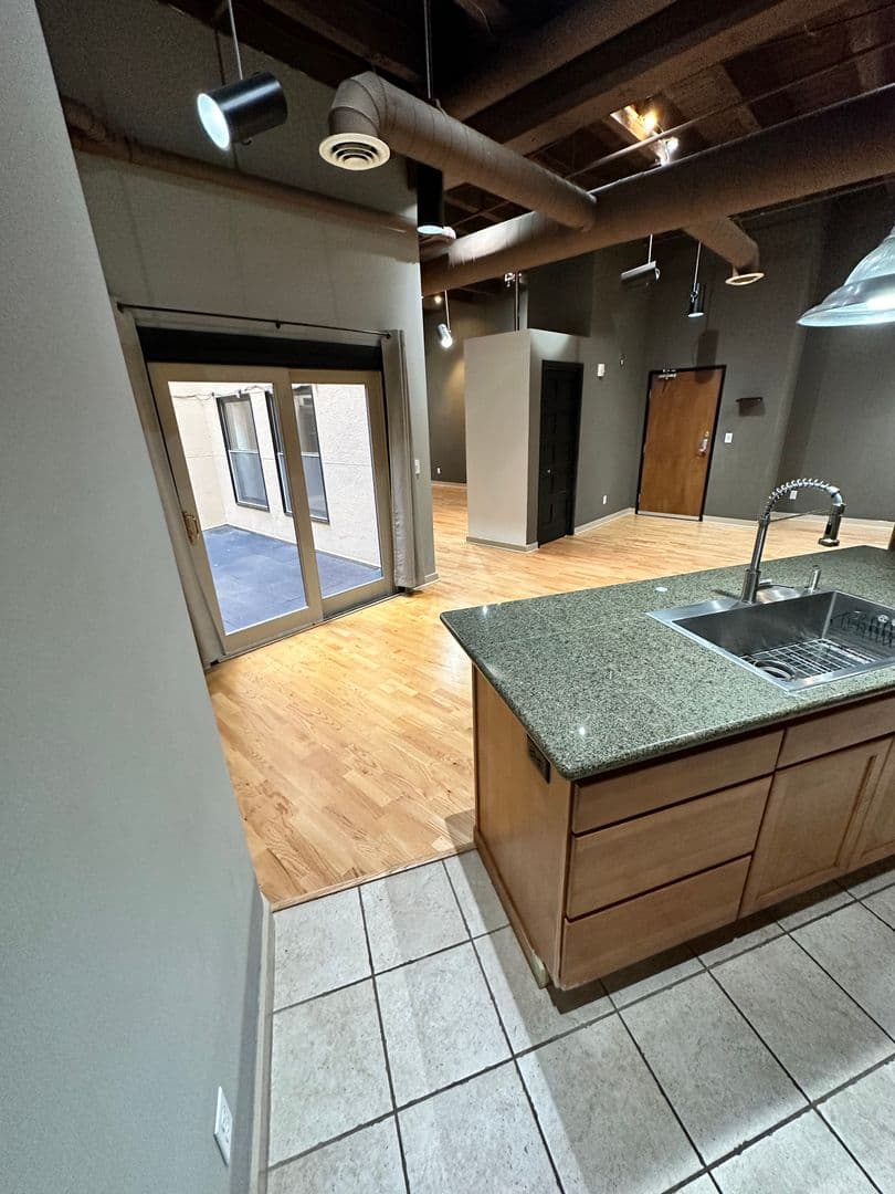 315 W Riverside Ave #305 5 of 12