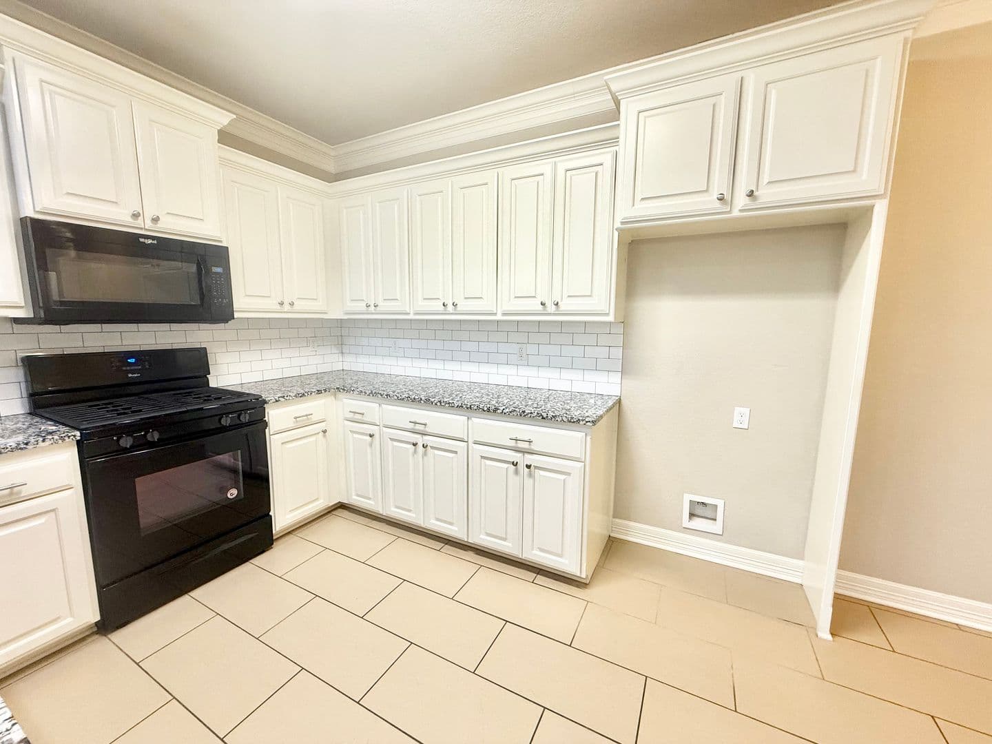 Luxury 3-bed, 2.5-bath!! 7 of 27