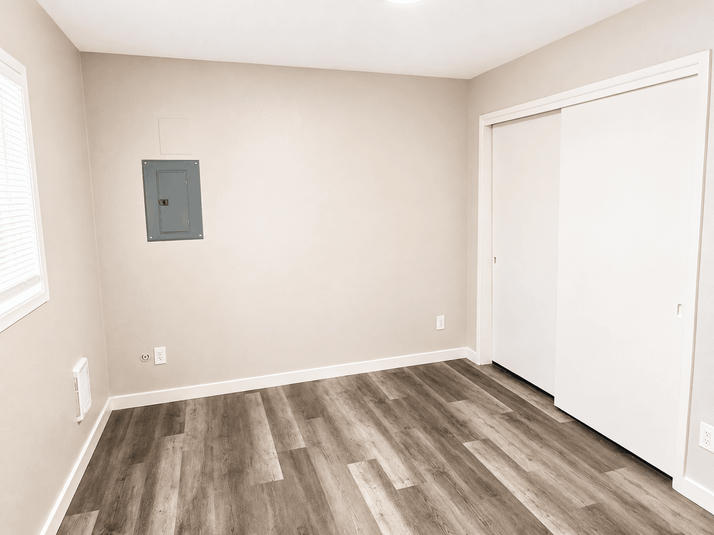 P117 - Gardenside Apartments 5 of 23