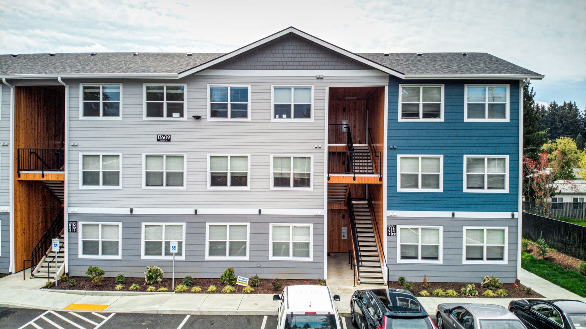 L13609 -- Avey Court Apartments 1 of 23