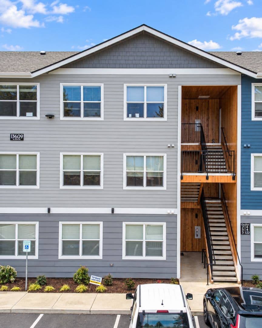 L13609 -- Avey Court Apartments 2 of 24