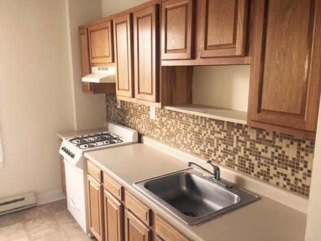 Montrose Apartments 2 of 6