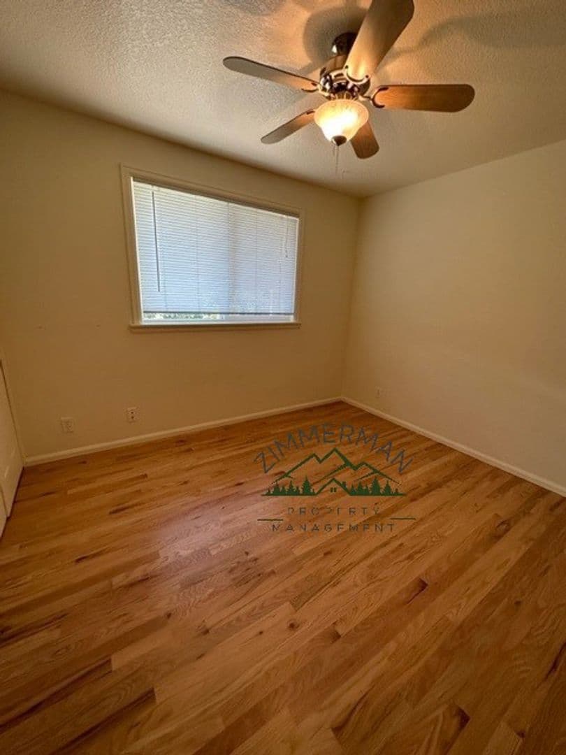 1060 Randall St. 6 of 11