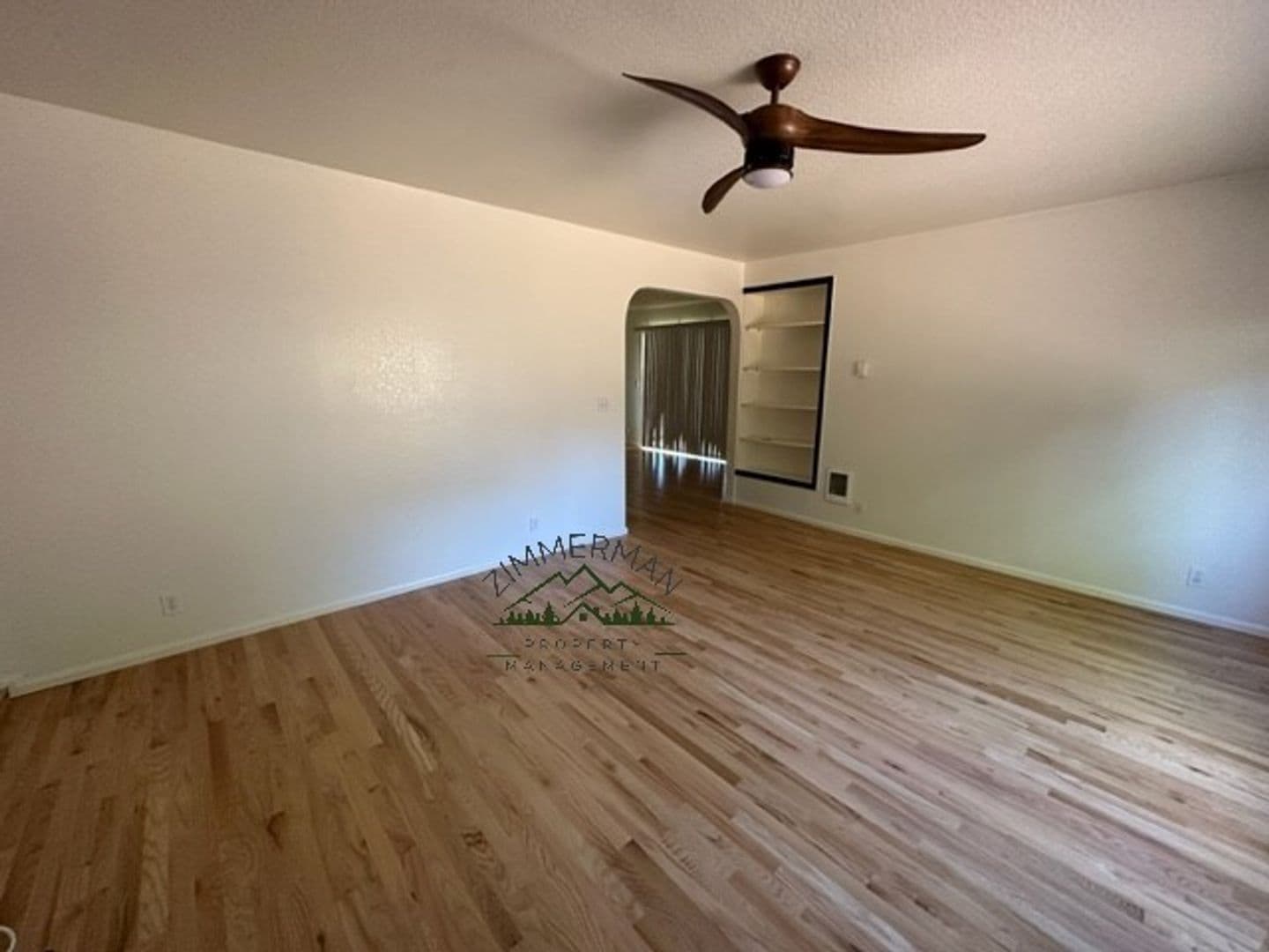 1060 Randall St. 2 of 11