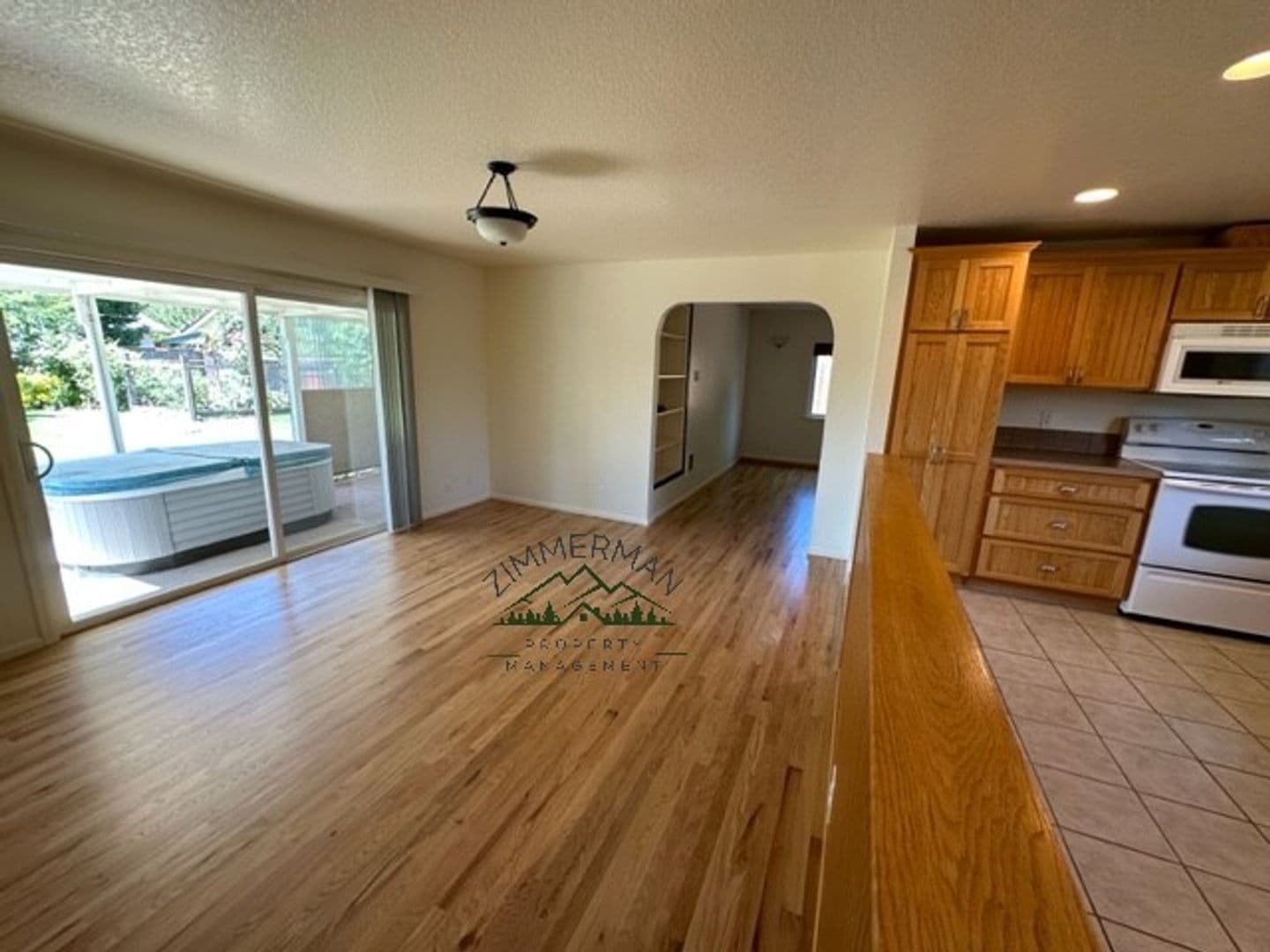 1060 Randall St. 3 of 11