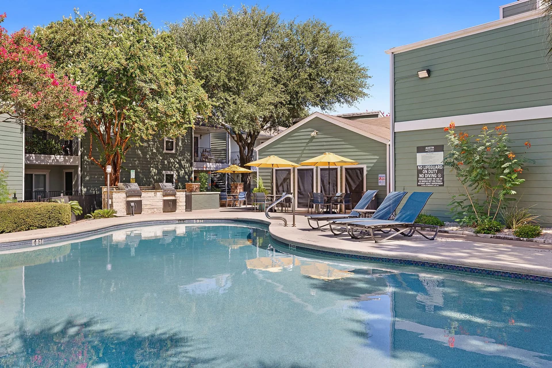 Austin Midtown Apartments 4 of 8