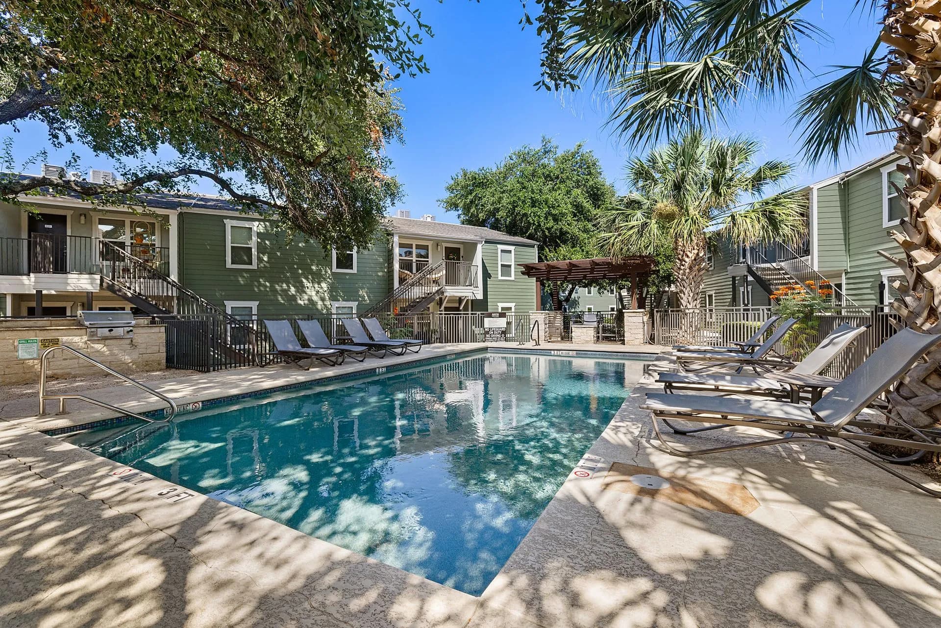 Austin Midtown Apartments 6 of 8