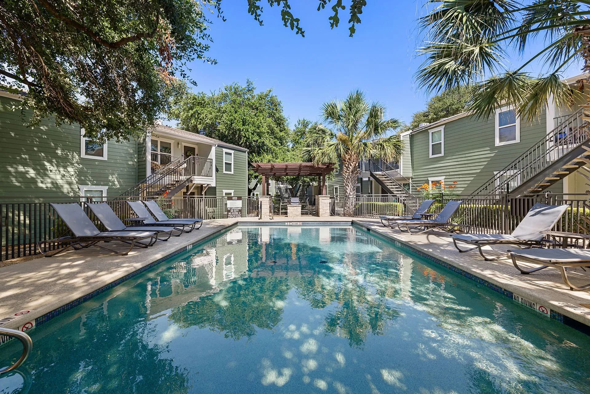 Austin Midtown Apartments 7 of 8