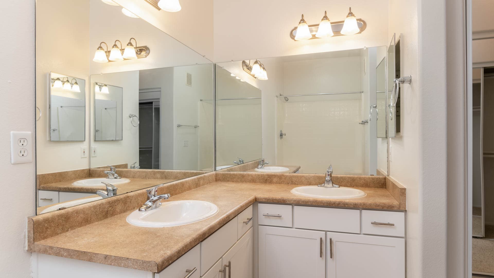 Ridgewood Village Apartments 10 of 17