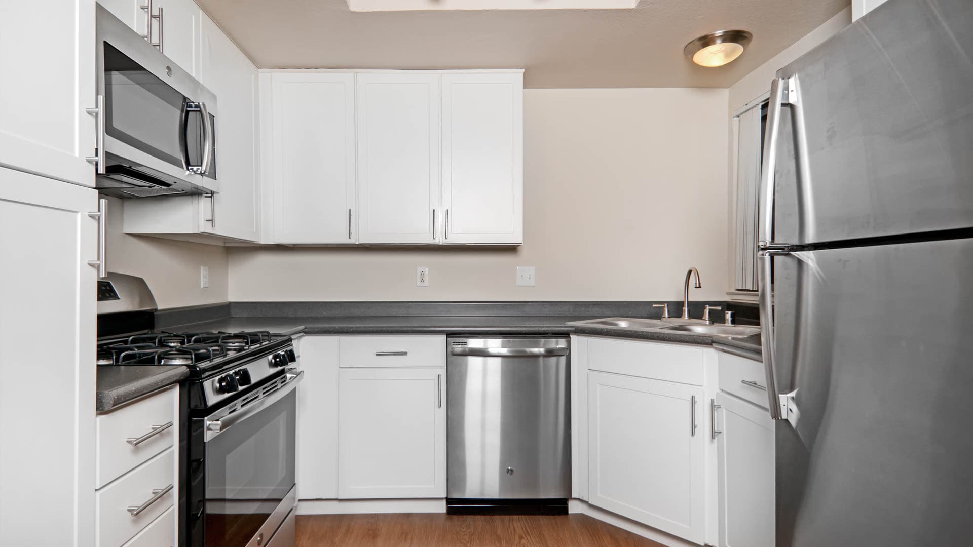 Schooner Bay Apartment Homes 3 of 5