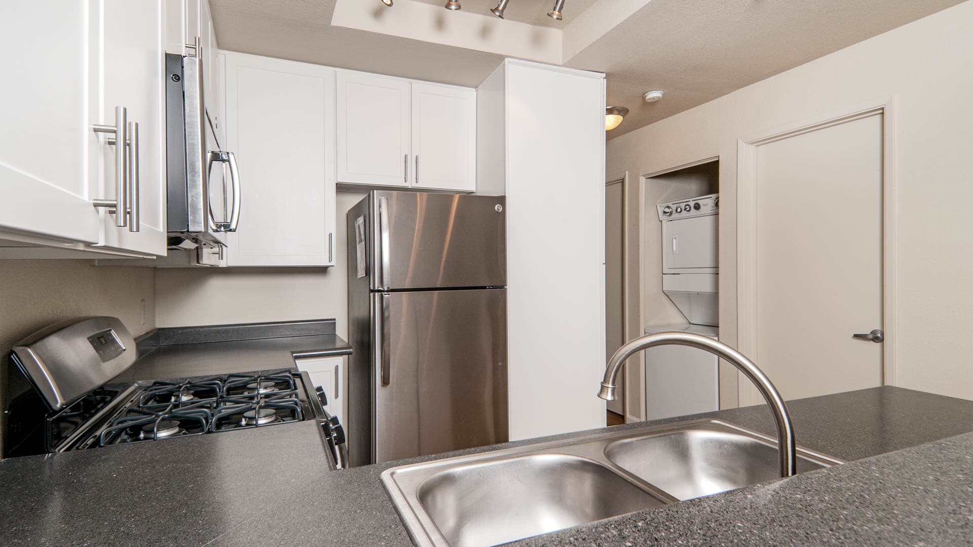 Schooner Bay Apartment Homes 11 of 37