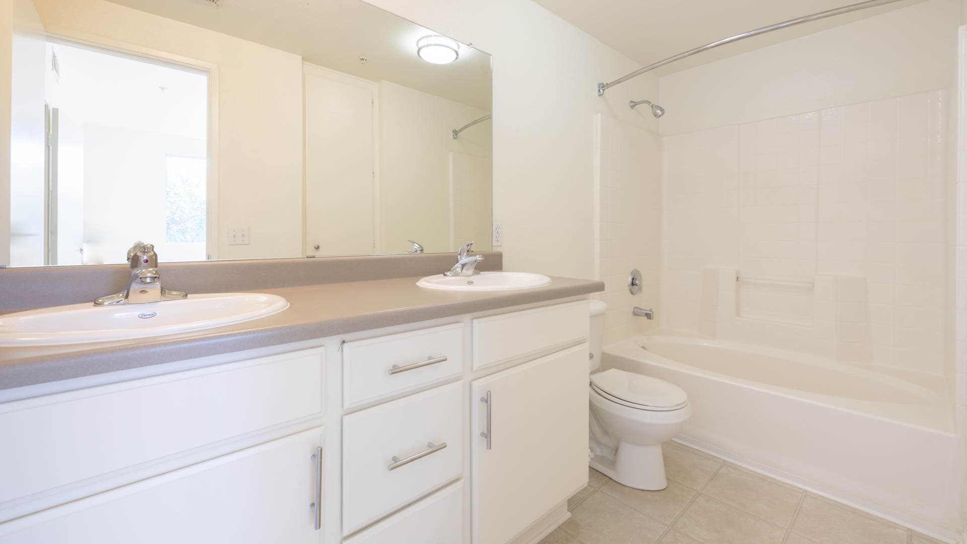Centre Club Apartments 6 of 12