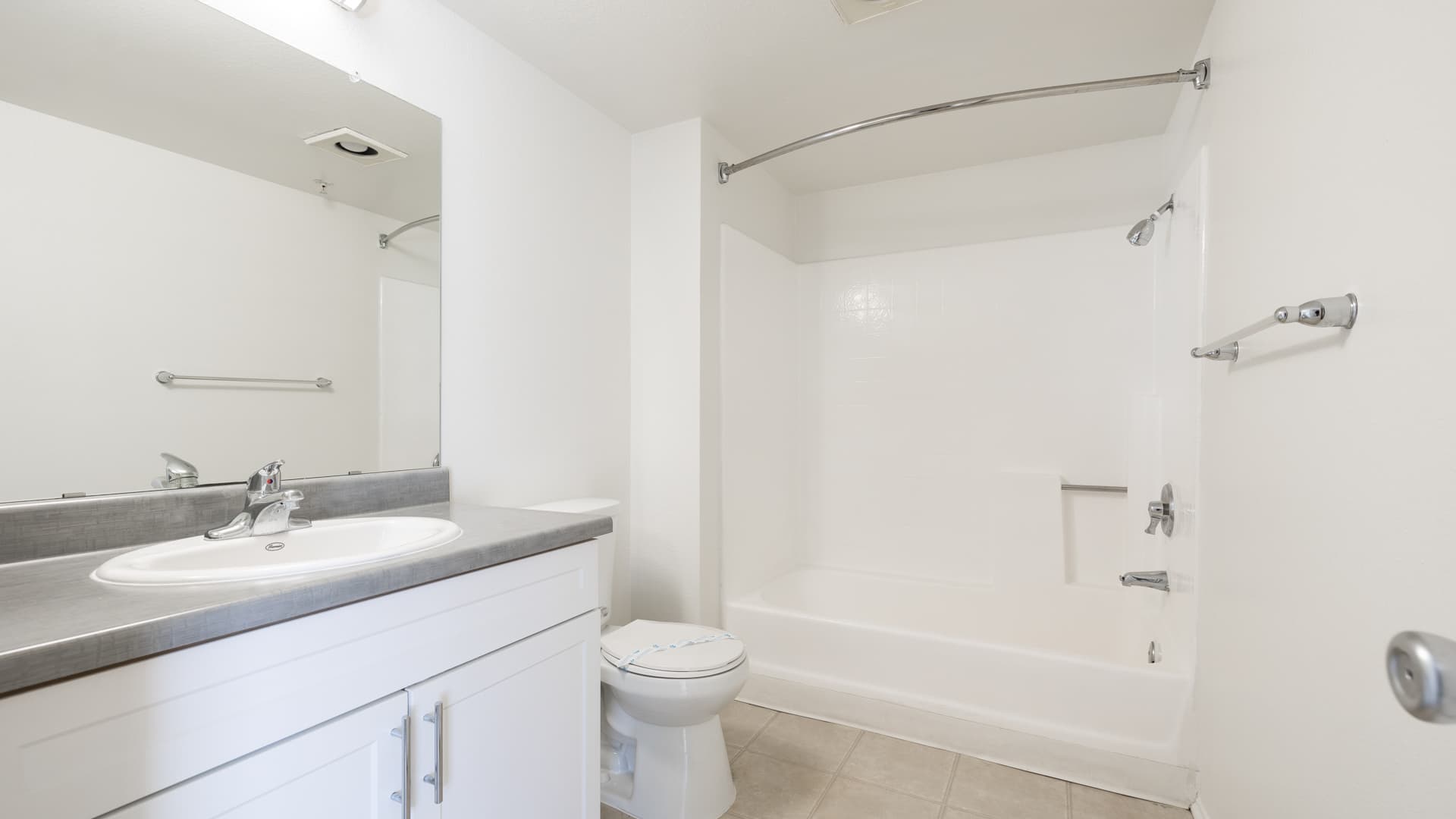 Centre Club Apartments 3 of 8