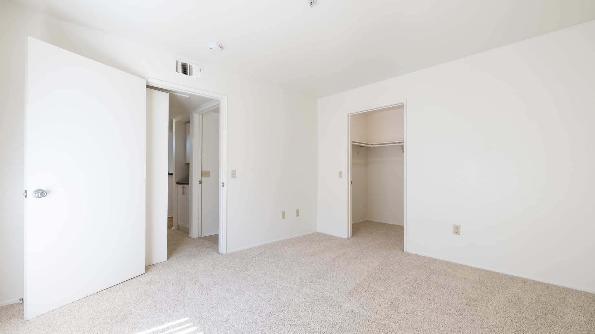 Centre Club Apartments 4 of 8