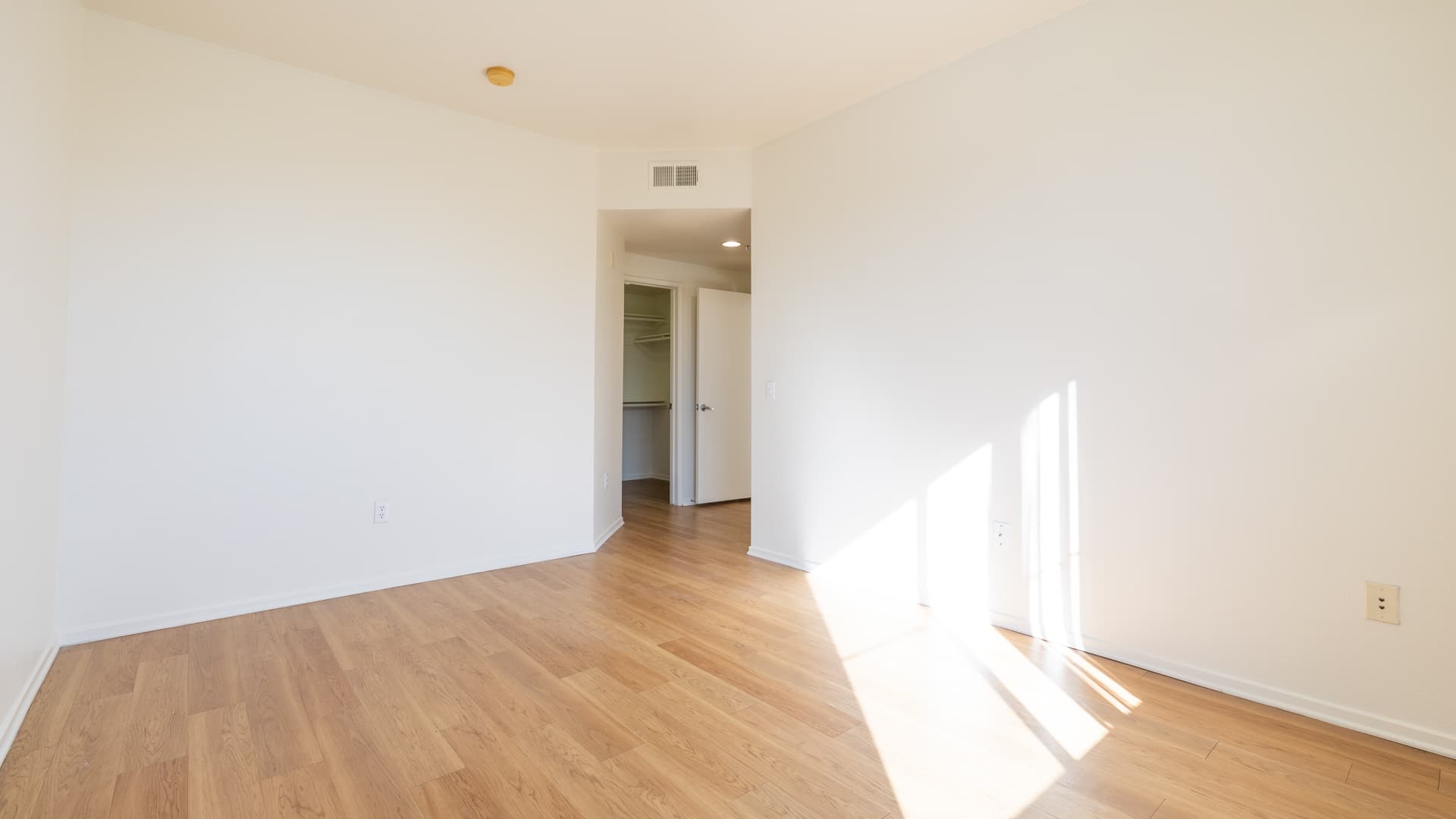 Centre Club Apartments 7 of 13