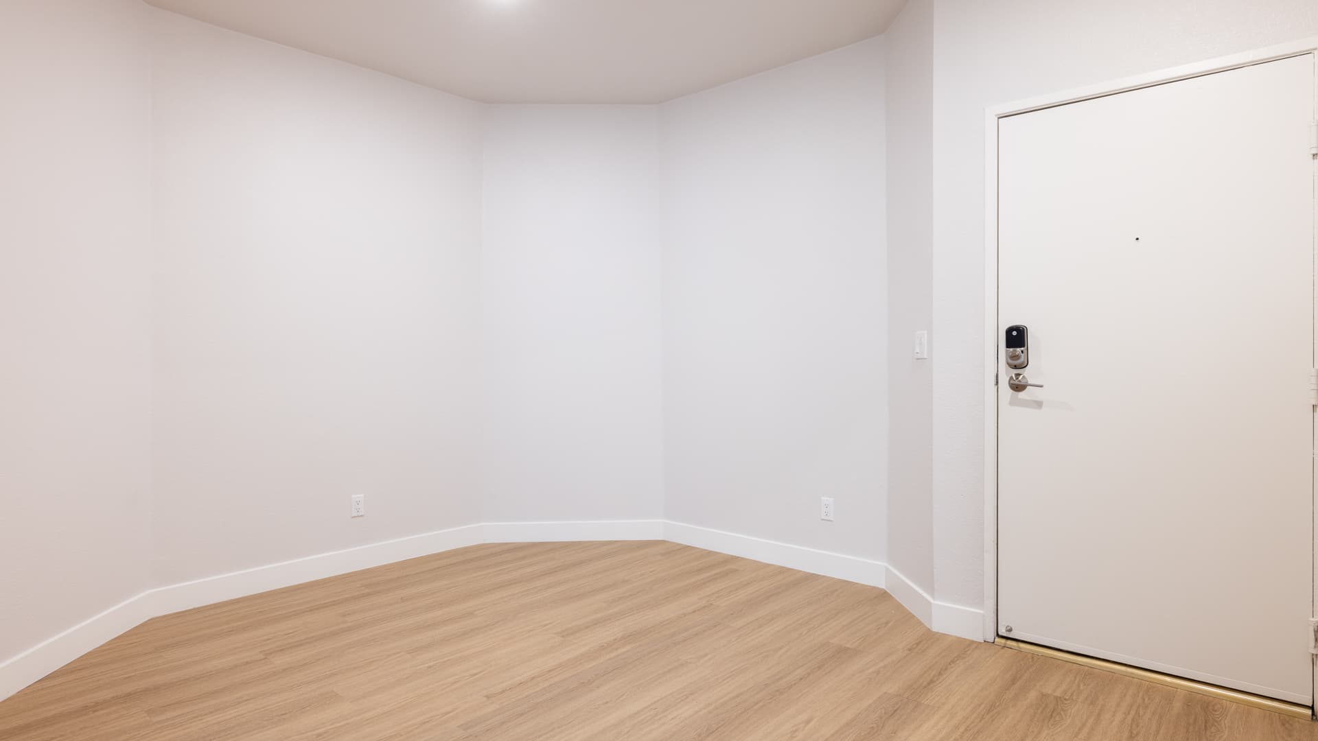 Arlo Woodland Hills Apartments 1 of 14