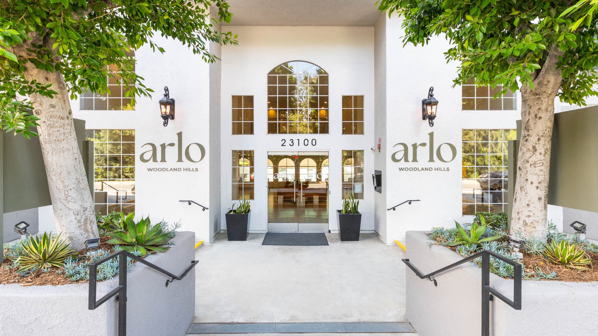 Arlo Woodland Hills Apartments 1 of 29