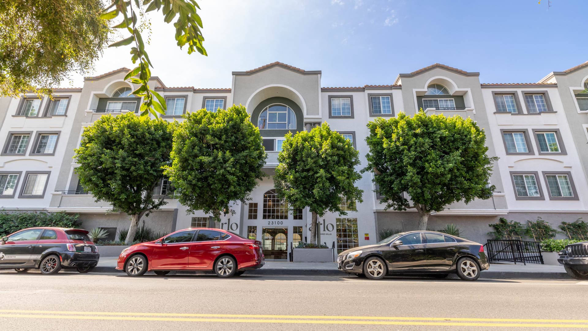 Arlo Woodland Hills Apartments 2 of 29