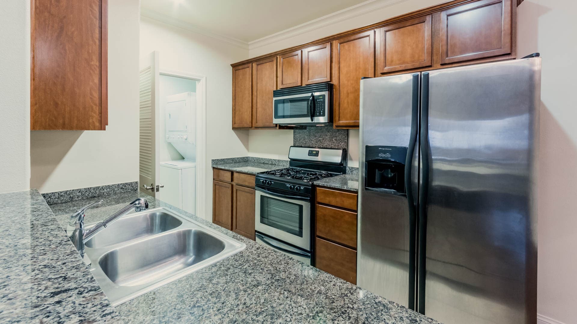 Versailles Koreatown Apartments 4 of 10