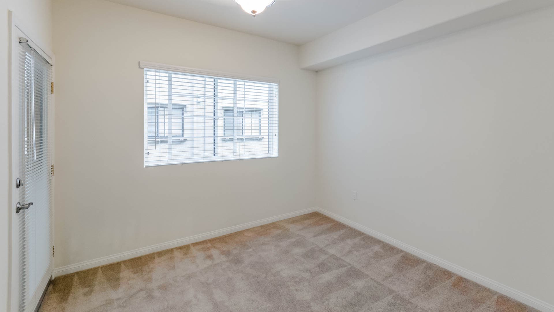 Versailles Koreatown Apartments 3 of 10