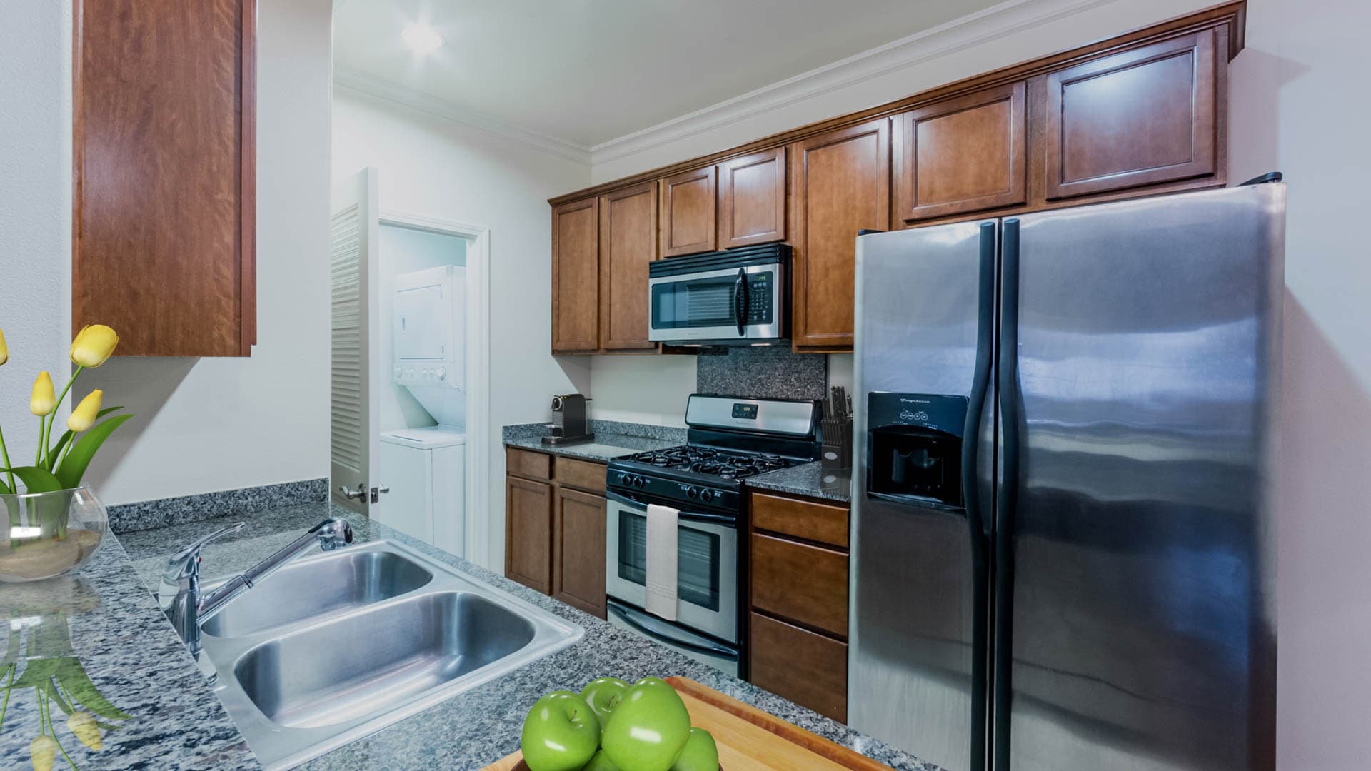 Versailles Koreatown Apartments 6 of 10