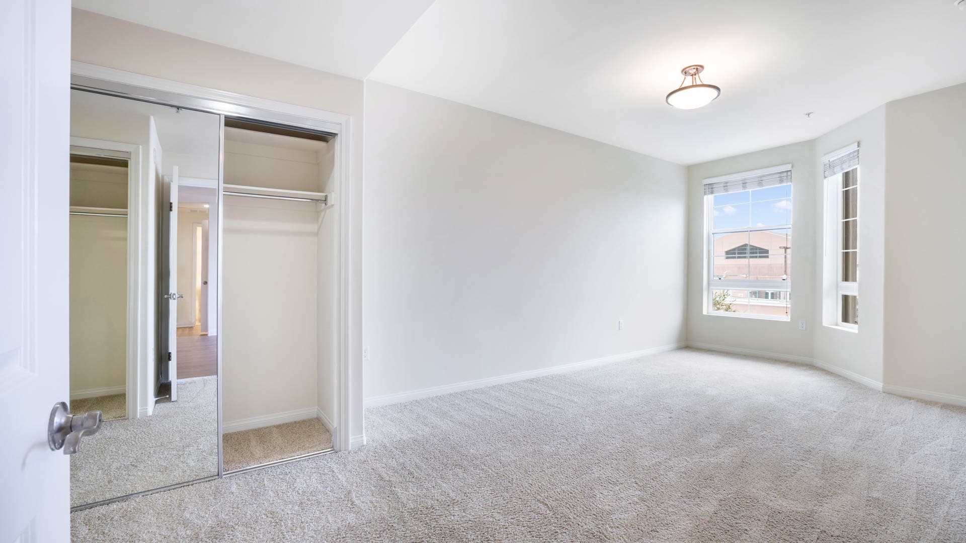 Versailles Koreatown Apartments 16 of 17