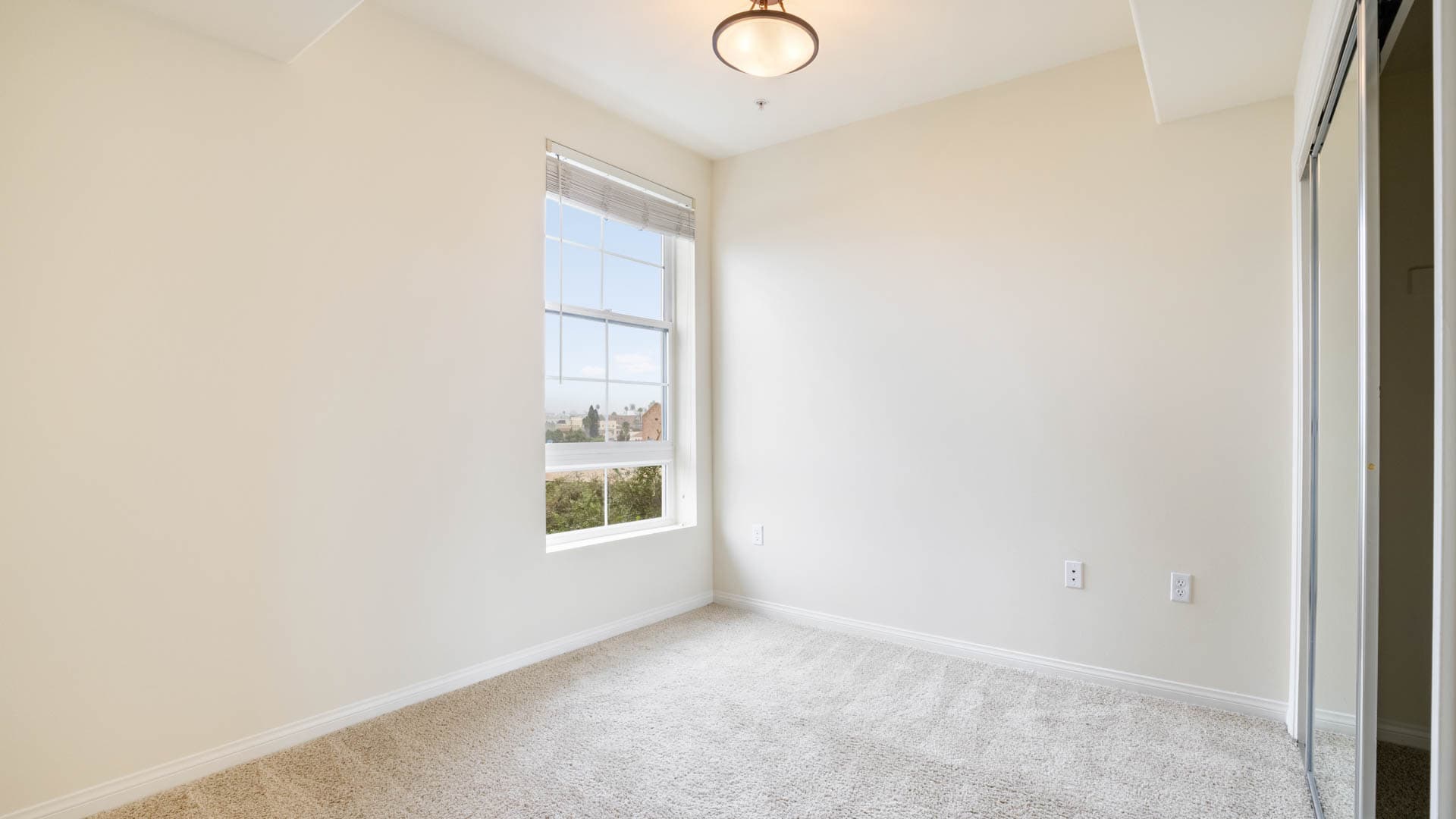 Versailles Koreatown Apartments 14 of 17